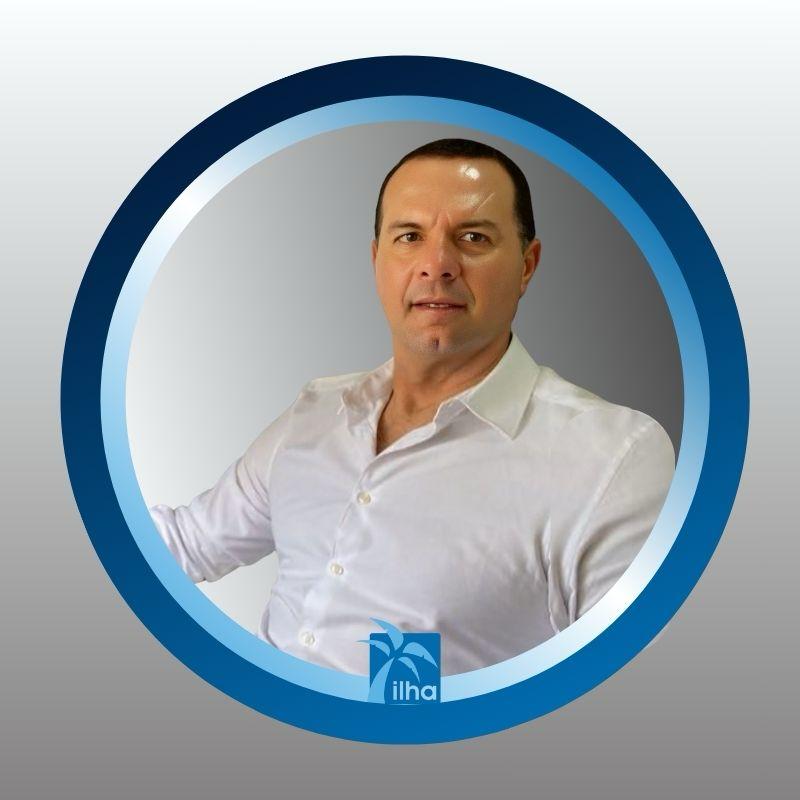 Fábio — Especialista em Seguros e Consórcios